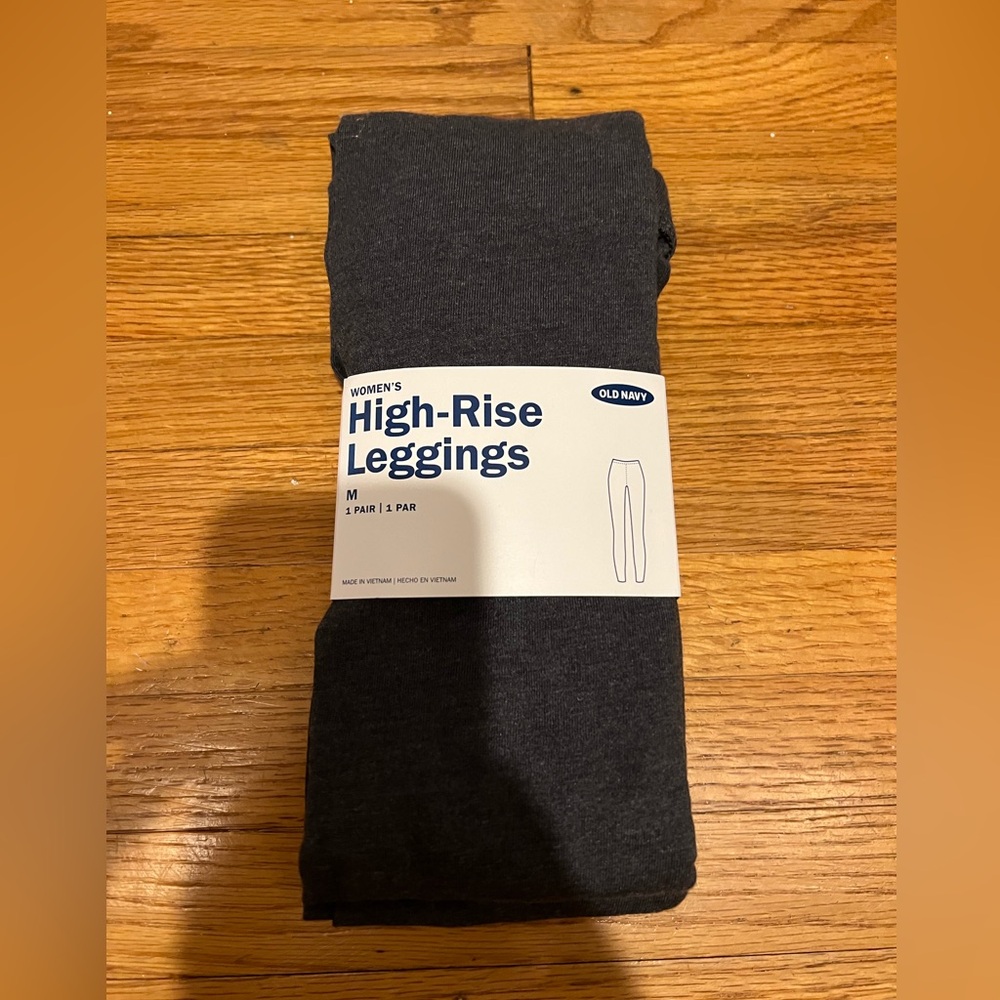 NWT- old navy women’s high rise gray leggings size medium